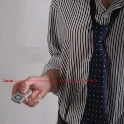 cravate avec caméra espion cachée