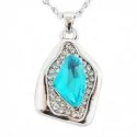 Collier pendentif strass et fausse pierre turquoise