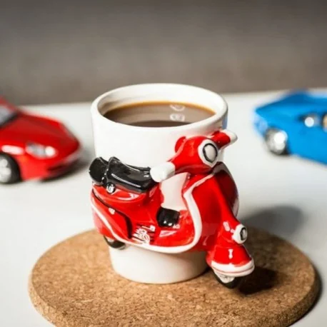 Tasse scooter Vespa rouge en 3D
