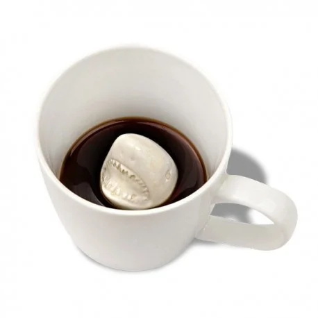 Mug tête de requin cachée