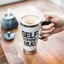 Mug avec mélangeur automatique