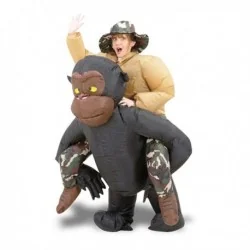 Costume gonflable aventurier sur le dos d'un gorille