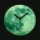 Horloge lune qui brille dans la nuit