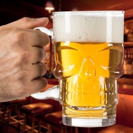 Verre à bière en forme de tête de mort